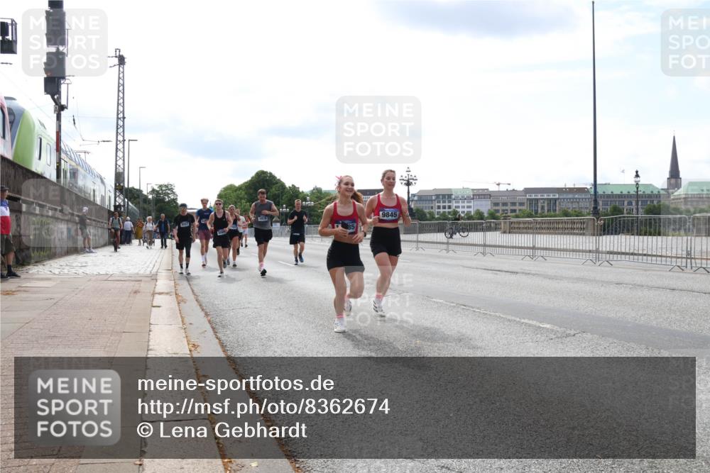 29.06.2025 - hella hamburg halbmarathon Lena Gebhardt http://msf.ph/oto/8362674 29.06.2025 10:14:16 Lombardsbrücke 9845, 3939, 1194, 1406, 1480, 1890, 2494, 3020, 3756, 3939, 4001, 4032, 4962, 5670, 5719, 6028, 6083, 6089, 6287, 6366, 6710, 7209, 7442, 7802, 7840, 7991, 8001, 8057, 8409, 8673, 8892, 9845, 9886, 10224, 10442, 10443, 11441, 11987, 12467, 12938, 13237, 13285, 13788, 14488, 15482, 15721, 15722, 15840, 16126, 17439, 17985, 18041, 18236, 18239 meine-sportfotos.de