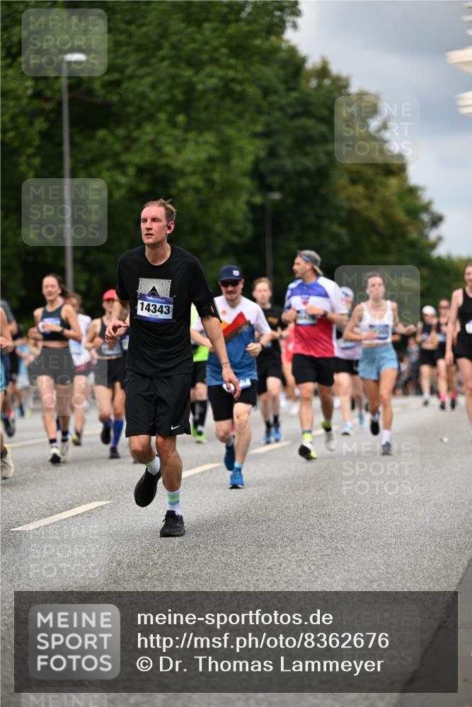 29.06.2025 - hella hamburg halbmarathon Dr. Thomas Lammeyer http://msf.ph/oto/8362676 29.06.2025 10:41:32 Kennedybrücke 56, 1022, 1118, 1276, 1339, 1488, 1490, 1597, 1819, 1952, 2104, 2199, 2272, 2480, 2552, 3165, 3230, 3714, 3873, 4347, 4442, 4618, 4733, 5146, 5224, 5560, 5640, 5940, 6243, 6584, 6804, 6821, 7085, 7202, 7235, 7544, 7707, 7823, 8315, 8758, 9054, 9055, 9288, 10024, 10112, 10159, 10476, 10762, 10798, 10919, 10931 meine-sportfotos.de
