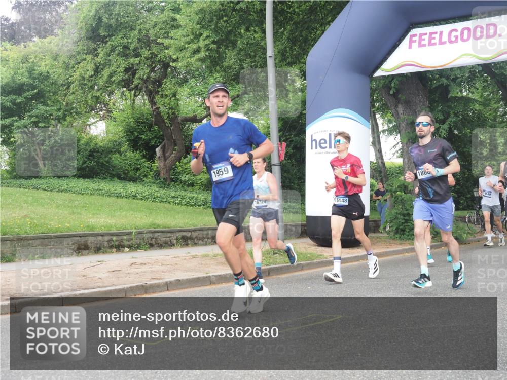 29.06.2025 - hella hamburg halbmarathon KatJ http://msf.ph/oto/8362680 29.06.2025 10:22:40 Zwischen KM18-KM19 1910, 1959, 2836, 6473 meine-sportfotos.de