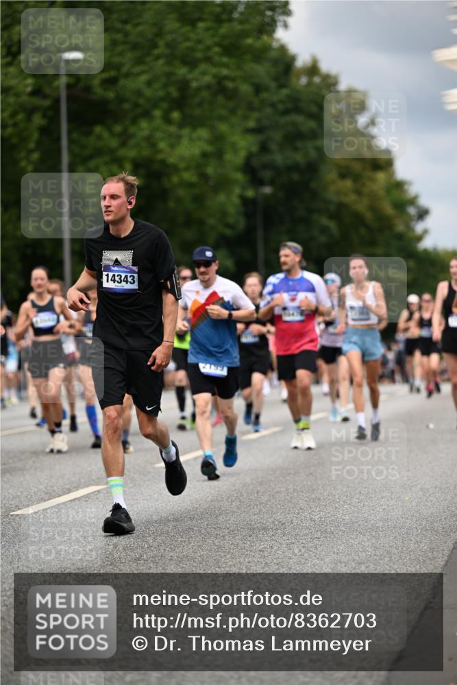 29.06.2025 - hella hamburg halbmarathon Dr. Thomas Lammeyer http://msf.ph/oto/8362703 29.06.2025 10:41:32 Kennedybrücke 56, 1022, 1118, 1276, 1339, 1488, 1490, 1597, 1819, 1952, 2104, 2199, 2272, 2480, 2552, 3165, 3230, 3714, 3873, 4347, 4442, 4618, 4733, 5146, 5224, 5560, 5640, 5940, 6243, 6584, 6804, 6821, 7085, 7202, 7235, 7544, 7707, 7823, 8315, 8758, 9054, 9055, 9288, 10024, 10112, 10159, 10476, 10762, 10798, 10919, 10931 meine-sportfotos.de