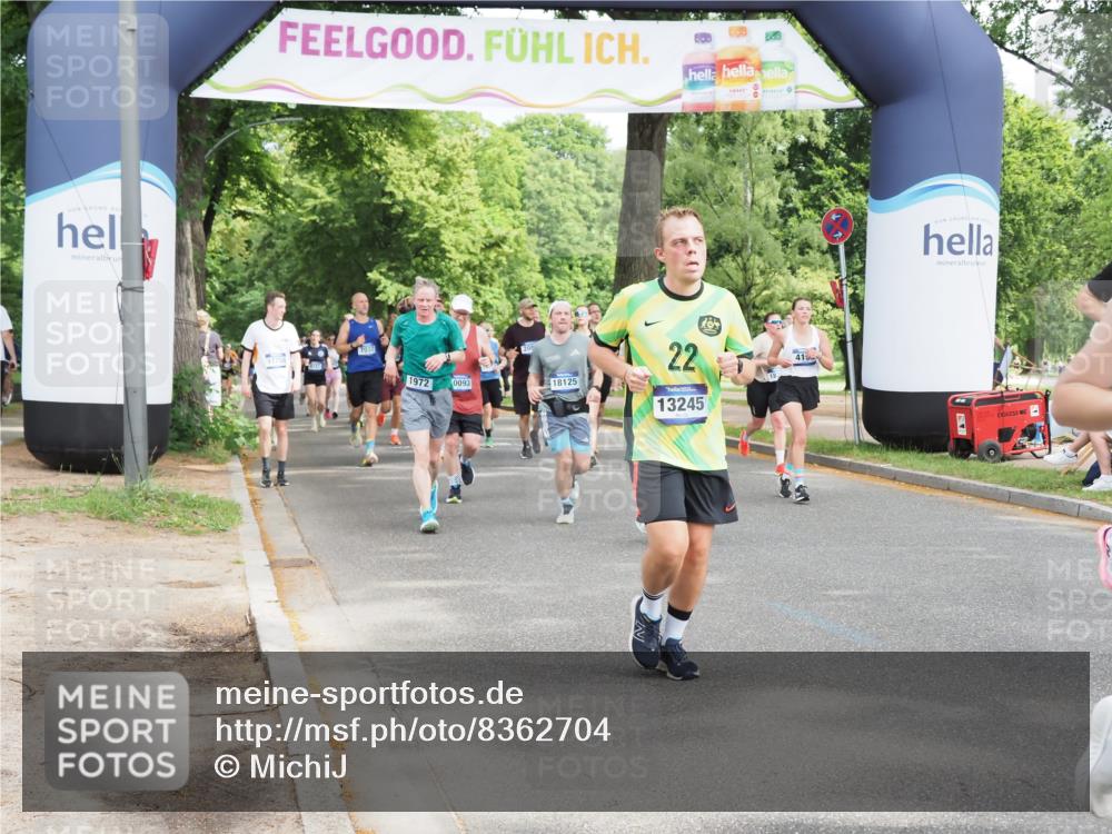 29.06.2025 - hella hamburg halbmarathon MichiJ http://msf.ph/oto/8362704 29.06.2025 10:43:22 Zwischen KM18-KM19 3042, 4152, 5418, 6591, 7037, 8255, 8393, 9622, 9820, 13245, 13474, 16121, 16470, 16679, 17468, 17758, 18125 meine-sportfotos.de