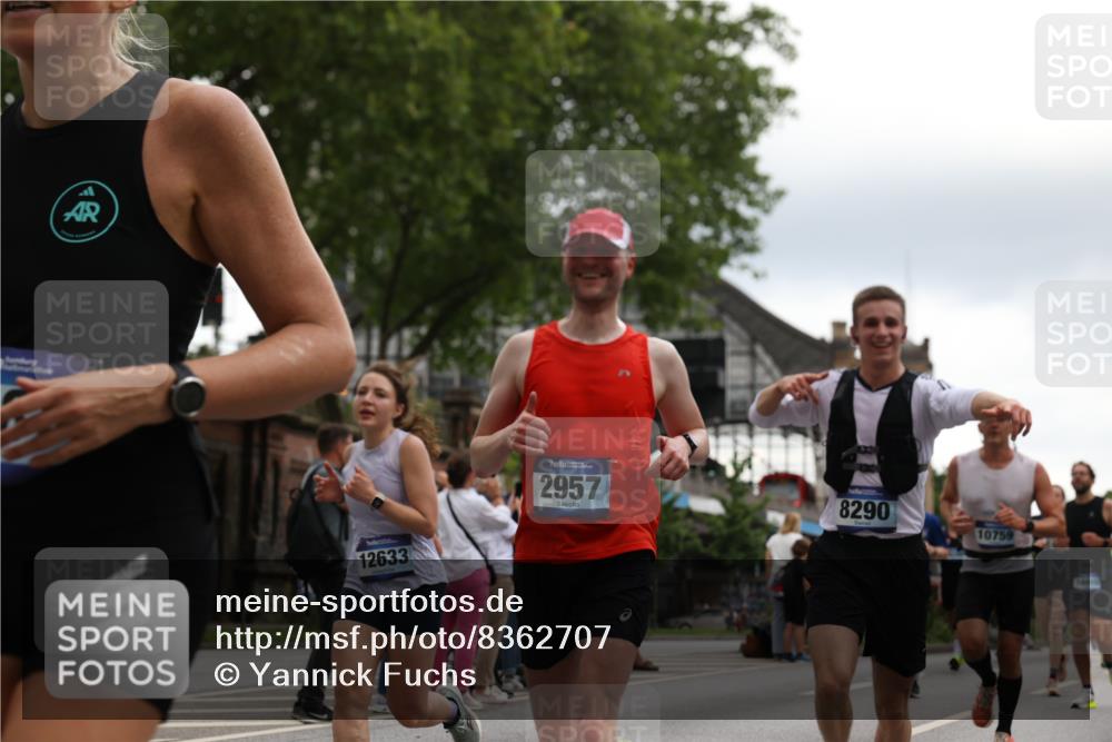 29.06.2025 - hella hamburg halbmarathon Yannick Fuchs http://msf.ph/oto/8362707 29.06.2025 10:53:16 20KM 1285, 2006, 2348, 2584, 2677, 2957, 2978, 3114, 3181, 3279, 3425, 3983, 4088, 4592, 5347, 5633, 5885, 6087, 6202, 6220, 6438, 6997, 7031, 7223, 7287, 7476, 8290, 10036, 10587, 10759, 10896, 10943, 11935, 11938, 12206, 12261, 12564, 12633, 12736, 12862, 13583, 13761, 14375, 14567, 14732, 14902, 14965, 15232, 15240, 15284, 15824, 16160, 16341, 16910, 16980, 17017, 17176, 17346, 17503, 17630, 18153, 18266, 18327, 18467, 18716, 19015, 19160 meine-sportfotos.de