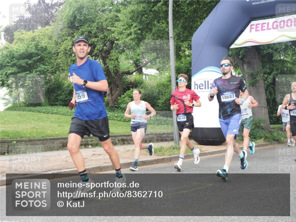 29.06.2025 - hella hamburg halbmarathon KatJ http://msf.ph/oto/8362710 29.06.2025 10:22:41 Zwischen KM18-KM19 1910, 1959, 2836, 6473 meine-sportfotos.de