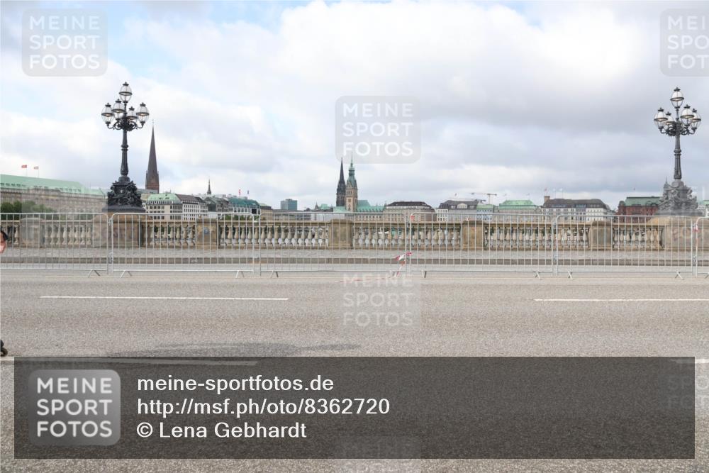 29.06.2025 - hella hamburg halbmarathon Lena Gebhardt http://msf.ph/oto/8362720 29.06.2025 09:10:36 Lombardsbrücke  meine-sportfotos.de