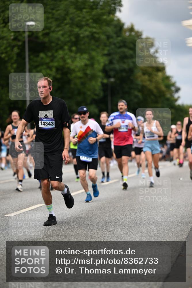 29.06.2025 - hella hamburg halbmarathon Dr. Thomas Lammeyer http://msf.ph/oto/8362733 29.06.2025 10:41:32 Kennedybrücke 56, 1022, 1118, 1276, 1339, 1488, 1490, 1597, 1819, 1952, 2104, 2199, 2272, 2480, 2552, 3165, 3230, 3714, 3873, 4347, 4442, 4618, 4733, 5146, 5224, 5560, 5640, 5940, 6243, 6584, 6804, 6821, 7085, 7202, 7235, 7544, 7707, 7823, 8315, 8758, 9054, 9055, 9288, 10024, 10112, 10159, 10476, 10762, 10798, 10919, 10931 meine-sportfotos.de