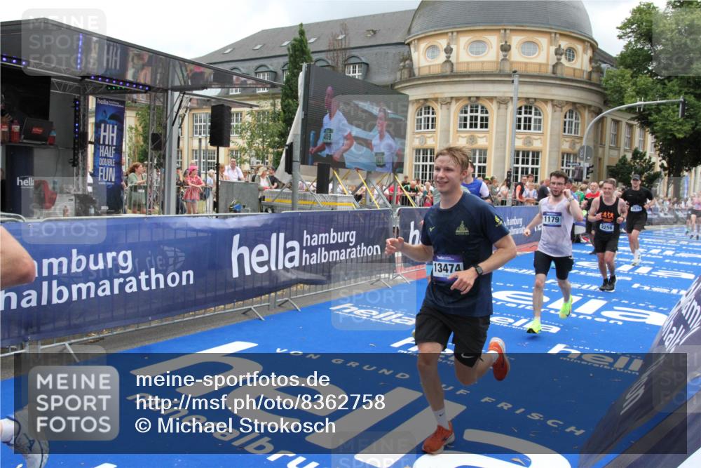 29.06.2025 - hella hamburg halbmarathon Michael Strokosch http://msf.ph/oto/8362758 29.06.2025 10:55:55 Ziel 1179, 2612, 3256, 3668, 4772, 6569, 7147, 7976, 8968, 9246, 10084, 12858, 13474, 15884, 16401, 16434, 16786, 18125, 18867, 19047 meine-sportfotos.de