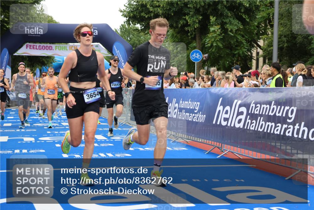 29.06.2025 - hella hamburg halbmarathon Strokosch-Dieckow http://msf.ph/oto/8362762 29.06.2025 10:50:54 Ziel 1466, 1630, 2207, 3654, 3947, 4839, 5018, 7052, 7369, 8117, 8205, 8572, 10215, 10750, 11551, 12778, 13008, 13687, 14125, 15362, 15395, 15643, 16285, 17221, 18182, 18350 meine-sportfotos.de
