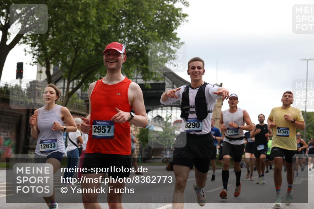 29.06.2025 - hella hamburg halbmarathon Yannick Fuchs http://msf.ph/oto/8362773 29.06.2025 10:53:16 20KM 1285, 2006, 2348, 2584, 2677, 2957, 2978, 3114, 3181, 3279, 3425, 3983, 4088, 4592, 5347, 5633, 5885, 6087, 6202, 6220, 6438, 6997, 7031, 7223, 7287, 7476, 8290, 10036, 10587, 10759, 10896, 10943, 11935, 11938, 12206, 12261, 12564, 12633, 12736, 12862, 13583, 13761, 14375, 14567, 14732, 14902, 14965, 15232, 15240, 15284, 15824, 16160, 16341, 16910, 16980, 17017, 17176, 17346, 17503, 17630, 18153, 18266, 18327, 18467, 18716, 19015, 19160 meine-sportfotos.de
