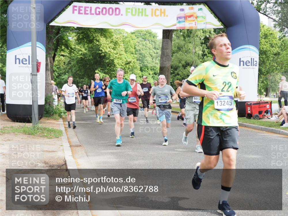 29.06.2025 - hella hamburg halbmarathon MichiJ http://msf.ph/oto/8362788 29.06.2025 10:43:23 Zwischen KM18-KM19 1972, 2982, 3042, 4152, 4594, 5418, 7037, 8255, 8393, 9622, 9820, 10093, 13245, 13474, 16121, 16470, 16679, 17468, 17758, 18125, 18208 meine-sportfotos.de