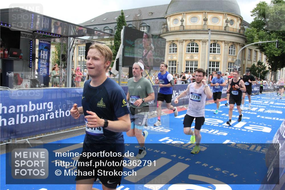 29.06.2025 - hella hamburg halbmarathon Michael Strokosch http://msf.ph/oto/8362791 29.06.2025 10:55:55 Ziel 1179, 2612, 3256, 3668, 4772, 6569, 7147, 7976, 8968, 9246, 10084, 12858, 13474, 15884, 16401, 16434, 16786, 18125, 18867, 19047 meine-sportfotos.de
