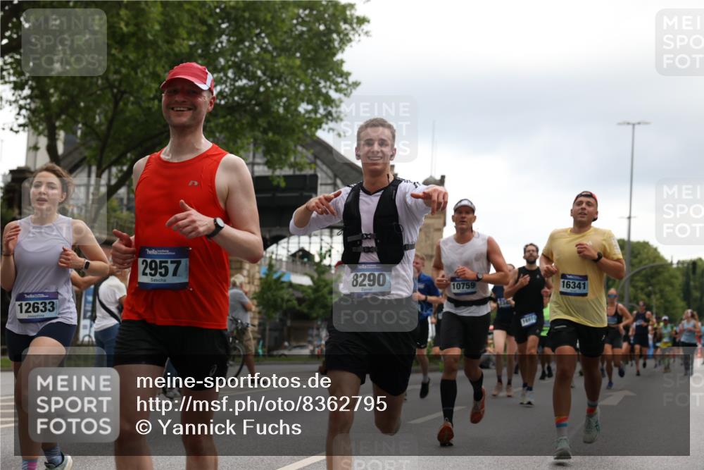 29.06.2025 - hella hamburg halbmarathon Yannick Fuchs http://msf.ph/oto/8362795 29.06.2025 10:53:16 20KM 1285, 2006, 2348, 2584, 2677, 2957, 2978, 3114, 3181, 3279, 3425, 3983, 4088, 4592, 5347, 5633, 5885, 6087, 6202, 6220, 6438, 6997, 7031, 7223, 7287, 7476, 8290, 10036, 10587, 10759, 10896, 10943, 11935, 11938, 12206, 12261, 12564, 12633, 12736, 12862, 13583, 13761, 14375, 14567, 14732, 14902, 14965, 15232, 15240, 15284, 15824, 16160, 16341, 16910, 16980, 17017, 17176, 17346, 17503, 17630, 18153, 18266, 18327, 18467, 18716, 19015, 19160 meine-sportfotos.de