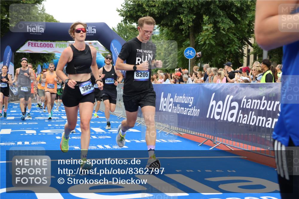29.06.2025 - hella hamburg halbmarathon Strokosch-Dieckow http://msf.ph/oto/8362797 29.06.2025 10:50:54 Ziel 1466, 1630, 2207, 3654, 3947, 4839, 5018, 7052, 7369, 8117, 8205, 8572, 10215, 10750, 11551, 12778, 13008, 13687, 14125, 15362, 15395, 15643, 16285, 17221, 18182, 18350 meine-sportfotos.de