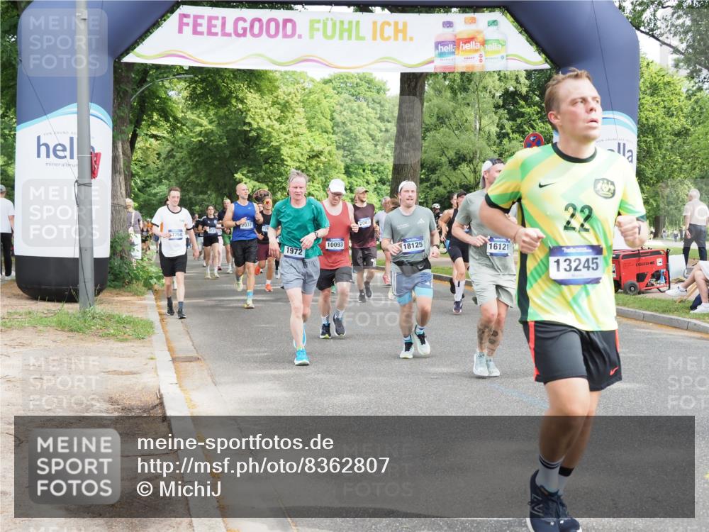 29.06.2025 - hella hamburg halbmarathon MichiJ http://msf.ph/oto/8362807 29.06.2025 10:43:23 Zwischen KM18-KM19 1972, 2982, 3042, 4152, 4594, 5418, 7037, 8255, 8393, 9622, 9820, 10093, 13245, 13474, 16121, 16470, 16679, 17468, 17758, 18125, 18208 meine-sportfotos.de