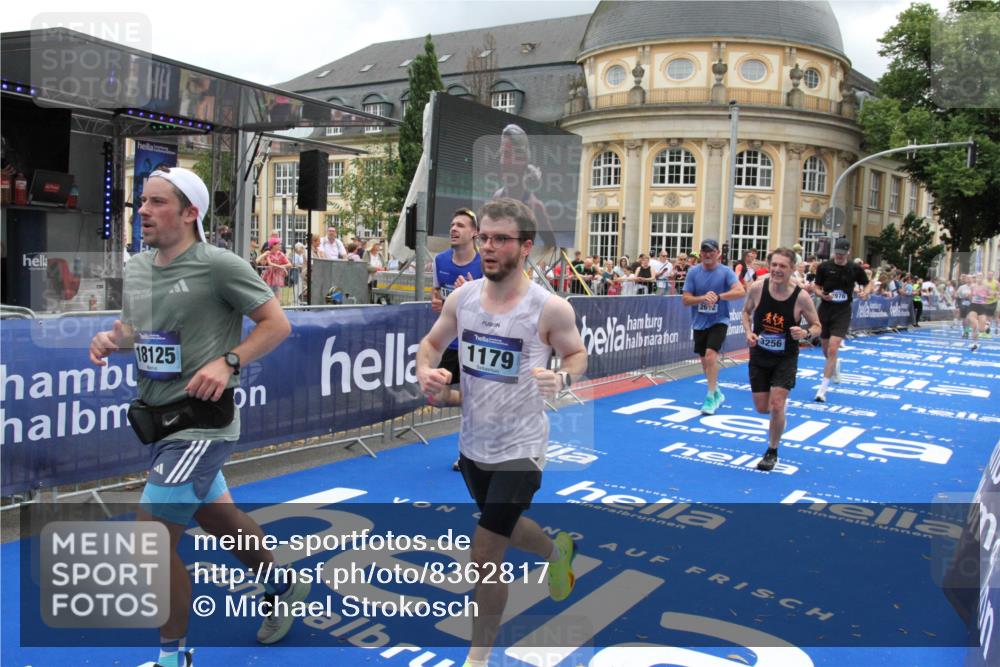 29.06.2025 - hella hamburg halbmarathon Michael Strokosch http://msf.ph/oto/8362817 29.06.2025 10:55:56 Ziel 1179, 2612, 3256, 3668, 4772, 7147, 7976, 8968, 9246, 10084, 13474, 15884, 16401, 16434, 16786, 18125, 18867, 19047 meine-sportfotos.de