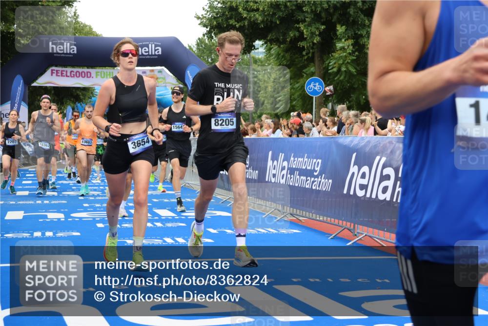 29.06.2025 - hella hamburg halbmarathon Strokosch-Dieckow http://msf.ph/oto/8362824 29.06.2025 10:50:54 Ziel 1466, 1630, 2207, 3654, 3947, 4839, 5018, 7052, 7369, 8117, 8205, 8572, 10215, 10750, 11551, 12778, 13008, 13687, 14125, 15362, 15395, 15643, 16285, 17221, 18182, 18350 meine-sportfotos.de