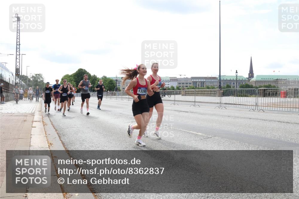 29.06.2025 - hella hamburg halbmarathon Lena Gebhardt http://msf.ph/oto/8362837 29.06.2025 10:14:17 Lombardsbrücke 6089, 13285, 645, 1194, 1406, 1480, 1890, 2494, 3020, 3756, 3939, 4032, 4962, 5670, 6028, 6083, 6089, 6287, 6366, 6710, 7209, 7442, 7802, 7840, 7991, 8001, 8057, 8409, 8673, 8892, 9845, 9886, 10224, 10442, 10443, 11441, 11987, 12467, 12938, 13237, 13285, 13788, 14488, 15482, 15721, 15722, 15840, 16126, 17439, 17985, 18041, 18236, 18239 meine-sportfotos.de