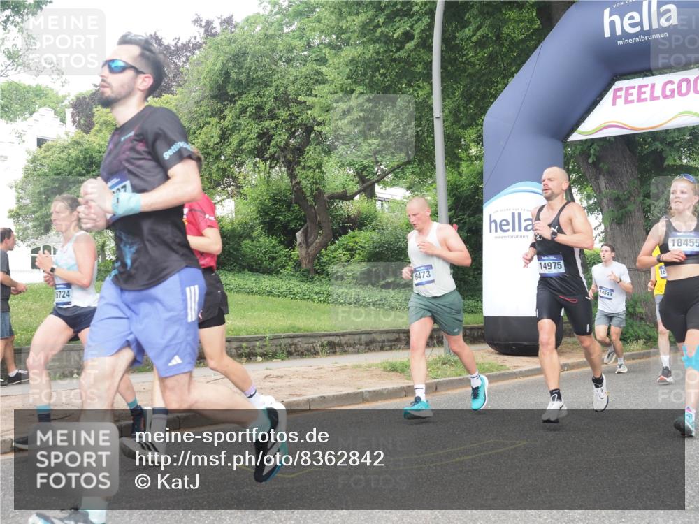 29.06.2025 - hella hamburg halbmarathon KatJ http://msf.ph/oto/8362842 29.06.2025 10:22:42 Zwischen KM18-KM19 1910, 1959, 2836, 6473 meine-sportfotos.de