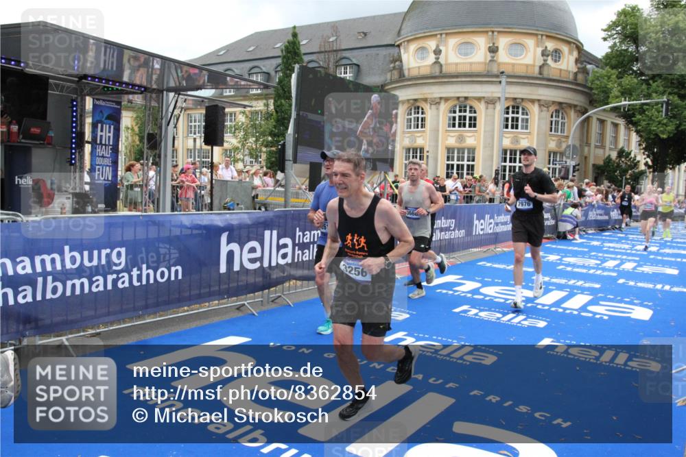 29.06.2025 - hella hamburg halbmarathon Michael Strokosch http://msf.ph/oto/8362854 29.06.2025 10:55:57 Ziel 1179, 2612, 3256, 3668, 4772, 7147, 7976, 8968, 9246, 10084, 13474, 15868, 15884, 18125, 18867 meine-sportfotos.de