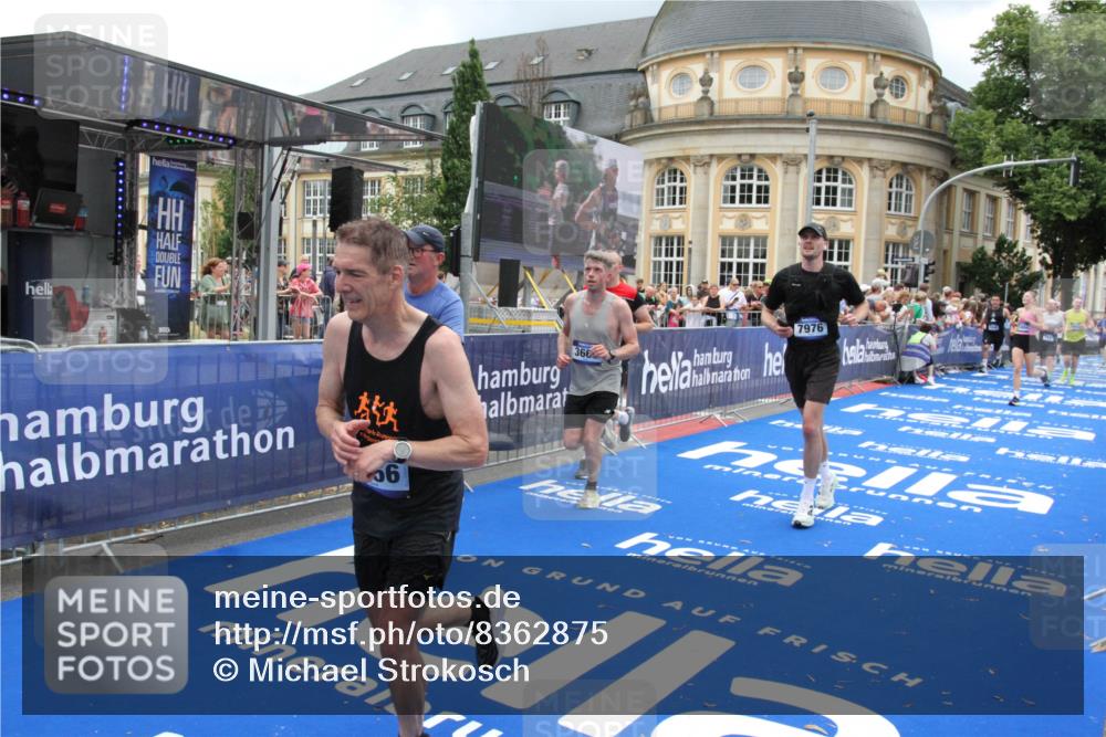 29.06.2025 - hella hamburg halbmarathon Michael Strokosch http://msf.ph/oto/8362875 29.06.2025 10:55:57 Ziel 1179, 2612, 3256, 3668, 4772, 7147, 7976, 8968, 9246, 10084, 13474, 15868, 15884, 18125, 18867 meine-sportfotos.de