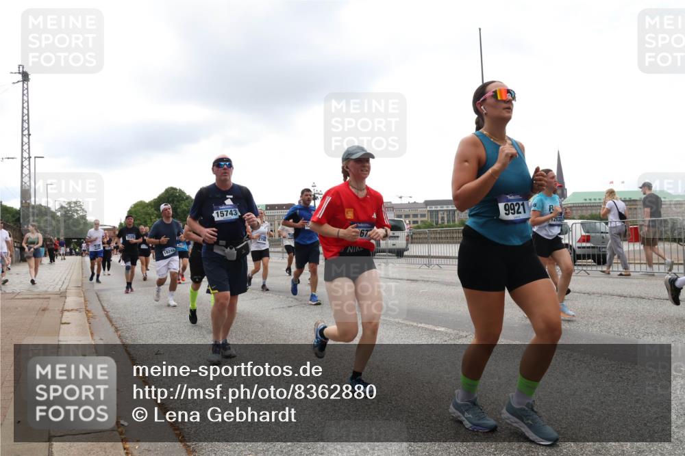 29.06.2025 - hella hamburg halbmarathon Lena Gebhardt http://msf.ph/oto/8362880 29.06.2025 10:48:27 Lombardsbrücke 18248, 2627, 15743, 67, 9921, 12932, 1142, 1157, 1167, 1174, 1175, 1584, 1645, 1701, 2037, 2163, 2195, 2418, 2437, 2438, 2475, 2627, 2650, 2716, 2756, 2909, 2958, 3224, 3320, 3468, 3504, 3661, 3679, 3933, 4327, 4588, 5010, 5585, 5781, 5952, 6143, 7203, 7393, 7394, 7532, 7916, 7947, 7948, 8461, 8521, 8719, 8760, 8948, 9356, 9775, 9787, 9921, 10059, 10145, 10204, 10366, 10654, 10777, 10794, 11548, 11742, 11781, 13814, 13845, 15715, 16498, 16499, 16701 meine-sportfotos.de