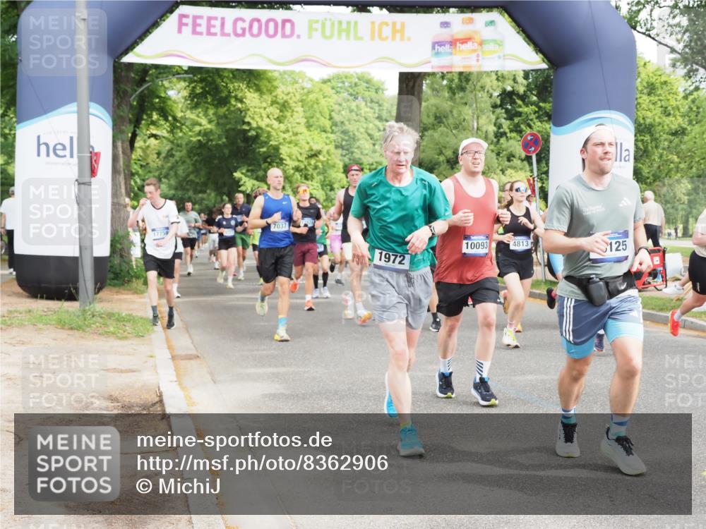 29.06.2025 - hella hamburg halbmarathon MichiJ http://msf.ph/oto/8362906 29.06.2025 10:43:24 Zwischen KM18-KM19 1972, 2741, 2982, 2996, 3042, 4152, 4594, 4813, 5418, 7037, 8255, 8393, 9622, 9820, 10093, 13245, 13474, 16121, 16470, 16679, 17468, 17758, 17828, 18117, 18125, 18208, 18899 meine-sportfotos.de