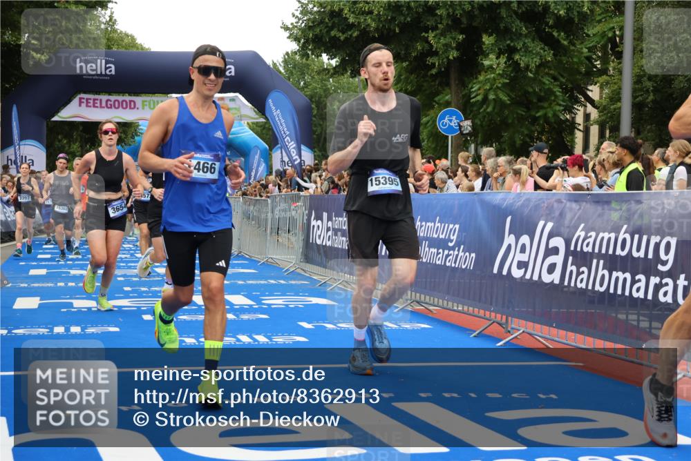 29.06.2025 - hella hamburg halbmarathon Strokosch-Dieckow http://msf.ph/oto/8362913 29.06.2025 10:50:53 Ziel 1466, 2207, 3654, 3947, 4839, 5018, 5115, 7052, 7369, 8205, 8572, 10215, 10750, 11551, 12778, 13687, 14125, 15362, 15395, 15643, 16285, 17221, 18182, 18350 meine-sportfotos.de