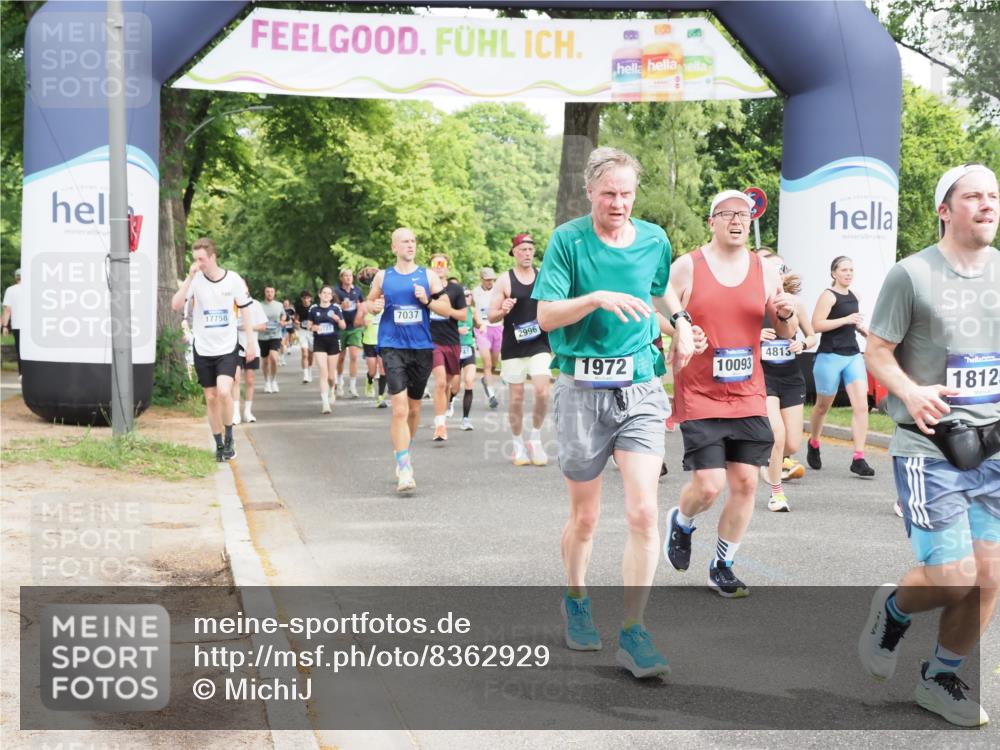29.06.2025 - hella hamburg halbmarathon MichiJ http://msf.ph/oto/8362929 29.06.2025 10:43:24 Zwischen KM18-KM19 1972, 2741, 2982, 2996, 3042, 4152, 4594, 4813, 5418, 7037, 8255, 8393, 9622, 9820, 10093, 13245, 13474, 16121, 16470, 16679, 17468, 17758, 17828, 18117, 18125, 18208, 18899 meine-sportfotos.de