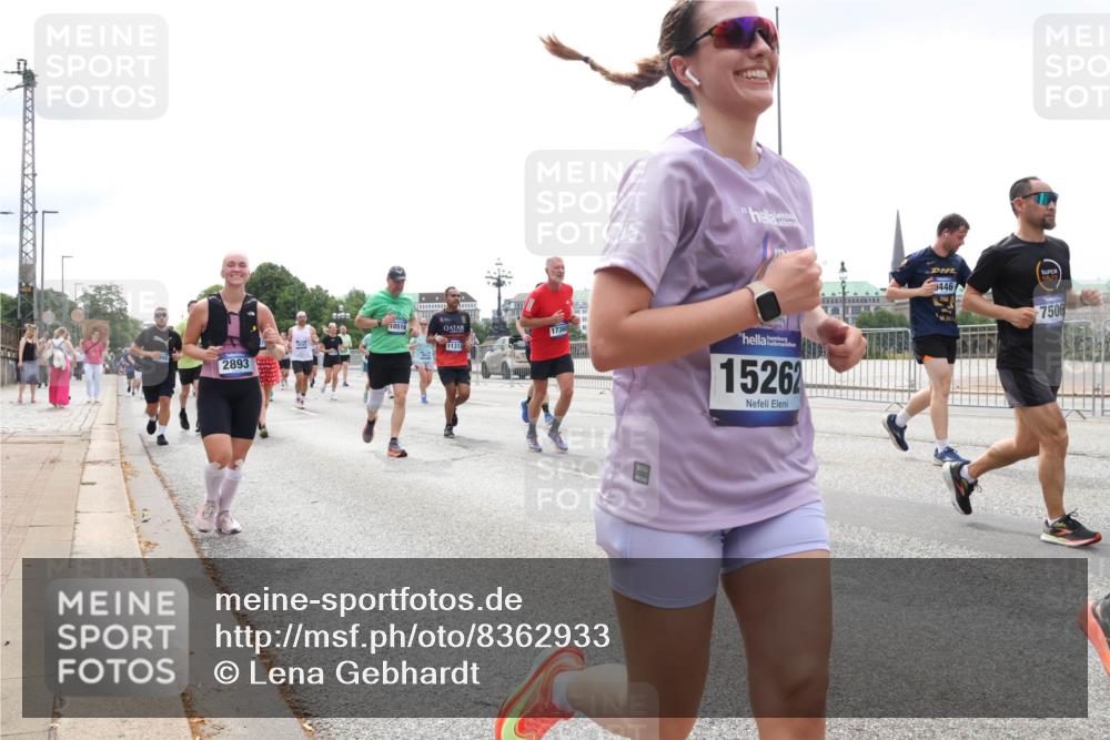 29.06.2025 - hella hamburg halbmarathon Lena Gebhardt http://msf.ph/oto/8362933 29.06.2025 10:39:21 Lombardsbrücke 2893, 10516, 11313, 15262, 9446, 7506, 1451, 1760, 1856, 1883, 2092, 2524, 2534, 2571, 2574, 2578, 2843, 2893, 2998, 3275, 3307, 3353, 3727, 3745, 4257, 4320, 4410, 4523, 4603, 4609, 4659, 4855, 4882, 4964, 5045, 5701, 6062, 6112, 6321, 6342, 6343, 6611, 6719, 6726, 6748, 7053, 7341, 7501, 7506, 7524, 7589, 7684, 7815, 8203, 8243, 8457, 8783, 8995, 9393, 9420, 9446, 9569, 9698, 9747, 9777, 9974, 9977, 10001, 10072, 10315, 10512, 10516, 13060 meine-sportfotos.de