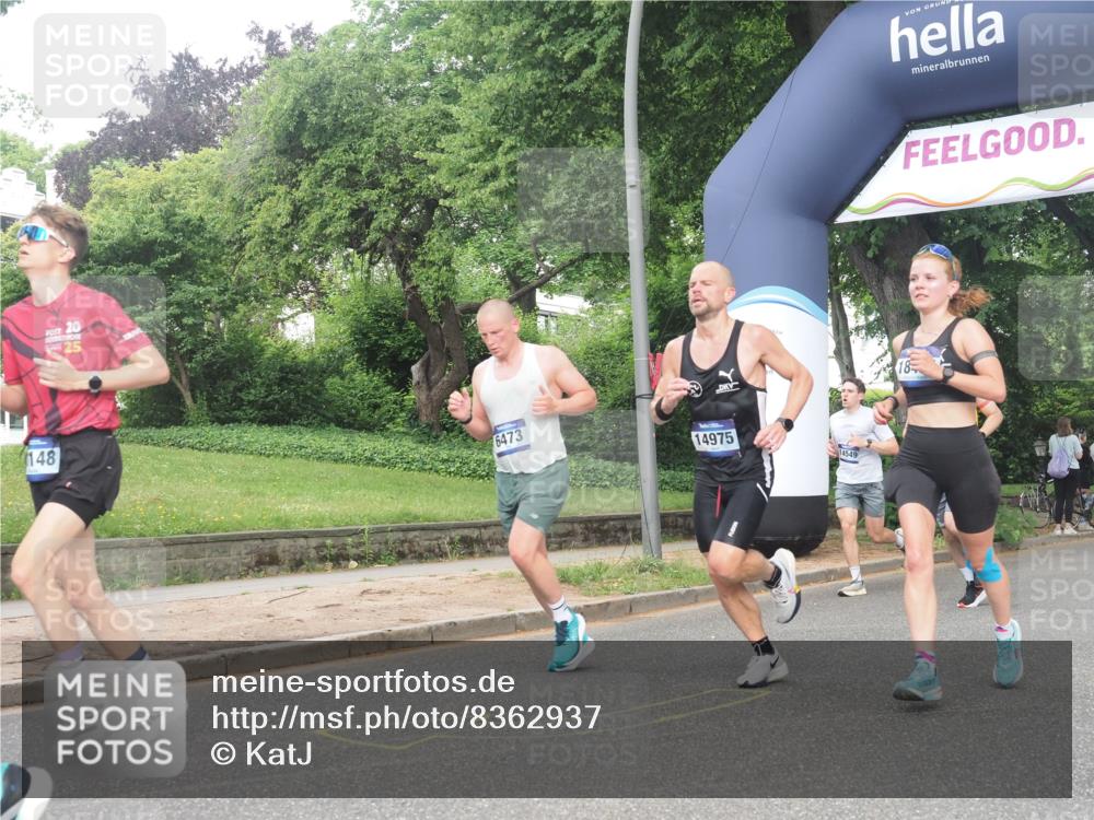29.06.2025 - hella hamburg halbmarathon KatJ http://msf.ph/oto/8362937 29.06.2025 10:22:42 Zwischen KM18-KM19 1910, 1959, 2836, 6473 meine-sportfotos.de