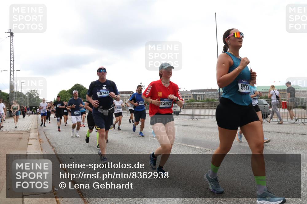 29.06.2025 - hella hamburg halbmarathon Lena Gebhardt http://msf.ph/oto/8362938 29.06.2025 10:48:27 Lombardsbrücke 18248, 15743, 2756, 12022, 13675, 9921, 1142, 1157, 1167, 1174, 1175, 1584, 1645, 1701, 2037, 2163, 2195, 2418, 2437, 2438, 2475, 2627, 2650, 2716, 2756, 2909, 2958, 3224, 3320, 3468, 3504, 3661, 3679, 3933, 4327, 4588, 5010, 5585, 5781, 5952, 6143, 7203, 7393, 7394, 7532, 7916, 7947, 7948, 8461, 8521, 8719, 8760, 8948, 9356, 9775, 9787, 9921, 10059, 10145, 10204, 10366, 10654, 10777, 10794, 11548, 11742, 11781, 13814, 13845, 15715, 16498, 16499, 16701 meine-sportfotos.de