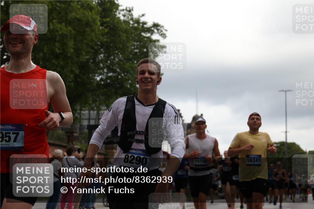 29.06.2025 - hella hamburg halbmarathon Yannick Fuchs http://msf.ph/oto/8362939 29.06.2025 10:53:17 20KM 1285, 2006, 2348, 2584, 2677, 2957, 2978, 3114, 3181, 3279, 3425, 3983, 4088, 4592, 5347, 5885, 6087, 6202, 6220, 6438, 6997, 7031, 7223, 7287, 7476, 8290, 10036, 10587, 10759, 10896, 10943, 11935, 11938, 12206, 12261, 12564, 12633, 12736, 12862, 13583, 13761, 14375, 14567, 14732, 14902, 14928, 14965, 15232, 15240, 15284, 15824, 16160, 16341, 16910, 16980, 17017, 17176, 17346, 17503, 17630, 18153, 18266, 18327, 18467, 18485, 18716, 19015, 19160 meine-sportfotos.de
