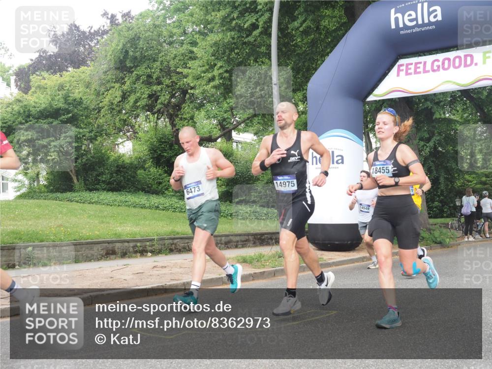 29.06.2025 - hella hamburg halbmarathon KatJ http://msf.ph/oto/8362973 29.06.2025 10:22:42 Zwischen KM18-KM19 1910, 1959, 2836, 6473 meine-sportfotos.de