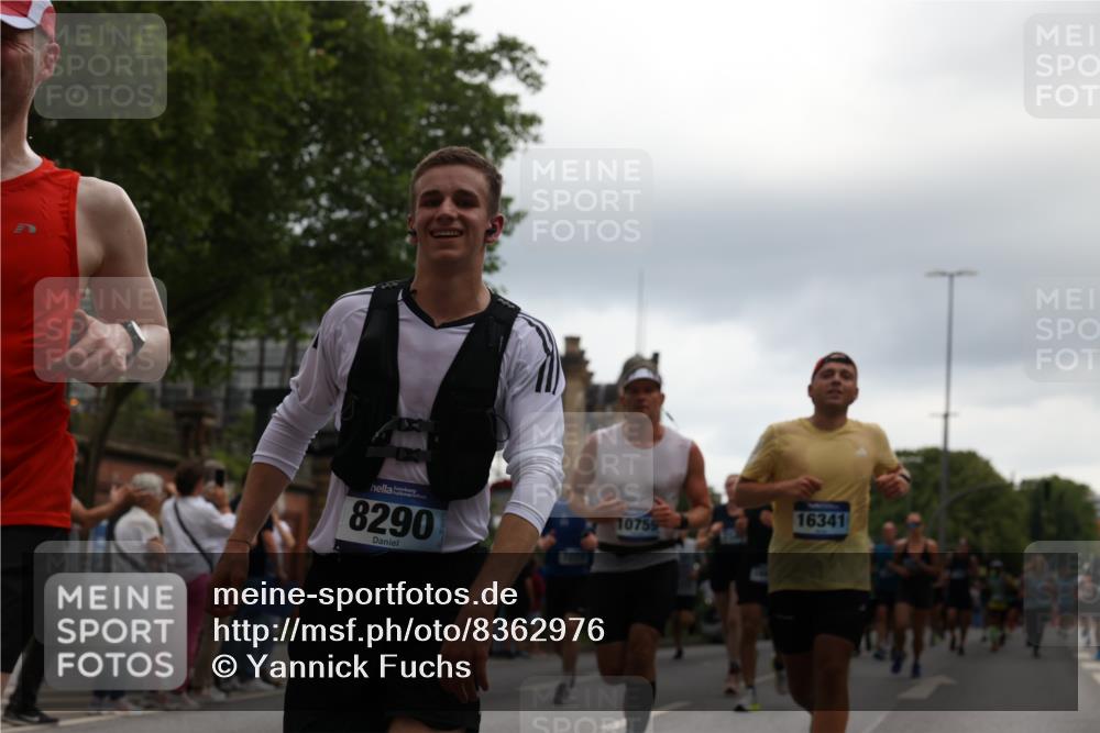 29.06.2025 - hella hamburg halbmarathon Yannick Fuchs http://msf.ph/oto/8362976 29.06.2025 10:53:17 20KM 1285, 2006, 2348, 2584, 2677, 2957, 2978, 3114, 3181, 3279, 3425, 3983, 4088, 4592, 5347, 5885, 6087, 6202, 6220, 6438, 6997, 7031, 7223, 7287, 7476, 8290, 10036, 10587, 10759, 10896, 10943, 11935, 11938, 12206, 12261, 12564, 12633, 12736, 12862, 13583, 13761, 14375, 14567, 14732, 14902, 14928, 14965, 15232, 15240, 15284, 15824, 16160, 16341, 16910, 16980, 17017, 17176, 17346, 17503, 17630, 18153, 18266, 18327, 18467, 18485, 18716, 19015, 19160 meine-sportfotos.de