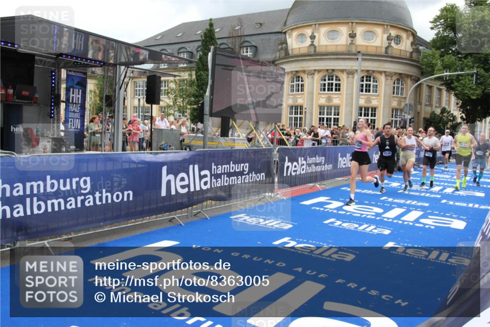 29.06.2025 - hella hamburg halbmarathon Michael Strokosch http://msf.ph/oto/8363005 29.06.2025 10:56:00 Ziel 2612, 3668, 4772, 7147, 7976, 8968, 9246, 10084, 14867, 15184, 15868, 15884, 16176 meine-sportfotos.de