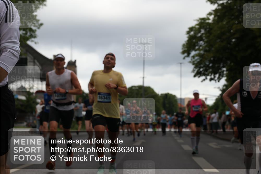 29.06.2025 - hella hamburg halbmarathon Yannick Fuchs http://msf.ph/oto/8363018 29.06.2025 10:53:17 20KM 1285, 2006, 2348, 2584, 2677, 2957, 2978, 3114, 3181, 3279, 3425, 3983, 4088, 4592, 5347, 5885, 6087, 6202, 6220, 6438, 6997, 7031, 7223, 7287, 7476, 8290, 10036, 10587, 10759, 10896, 10943, 11935, 11938, 12206, 12261, 12564, 12633, 12736, 12862, 13583, 13761, 14375, 14567, 14732, 14902, 14928, 14965, 15232, 15240, 15284, 15824, 16160, 16341, 16910, 16980, 17017, 17176, 17346, 17503, 17630, 18153, 18266, 18327, 18467, 18485, 18716, 19015, 19160 meine-sportfotos.de