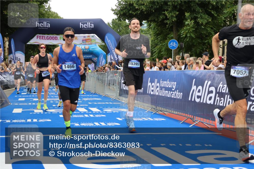 29.06.2025 - hella hamburg halbmarathon Strokosch-Dieckow http://msf.ph/oto/8363083 29.06.2025 10:50:52 Ziel 1466, 2207, 3654, 3947, 4839, 5018, 5115, 7052, 7369, 8205, 8572, 8657, 10215, 10750, 11551, 12778, 13687, 15362, 15395, 15426, 15643, 15720, 16285, 17129, 18182, 18350, 18370 meine-sportfotos.de