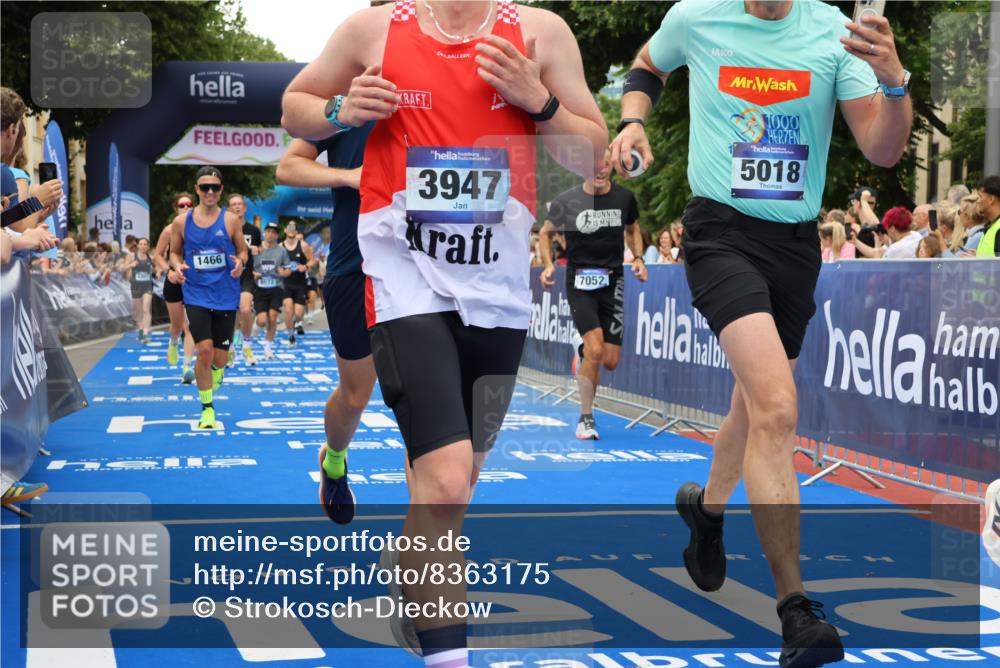 29.06.2025 - hella hamburg halbmarathon Strokosch-Dieckow http://msf.ph/oto/8363175 29.06.2025 10:50:51 Ziel 1466, 2207, 3654, 3947, 4839, 5018, 5115, 7052, 7369, 8205, 8572, 8657, 10215, 10750, 11551, 12778, 13687, 15362, 15395, 15426, 15643, 15720, 16285, 17129, 17908, 18182, 18370 meine-sportfotos.de