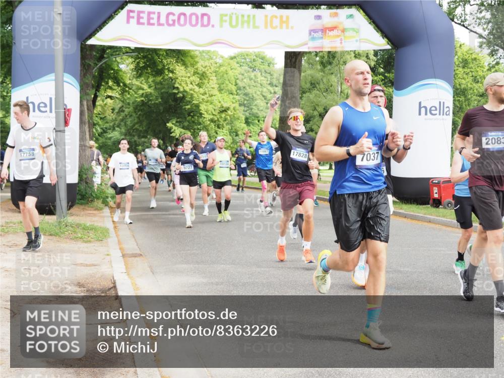 29.06.2025 - hella hamburg halbmarathon MichiJ http://msf.ph/oto/8363226 29.06.2025 10:43:26 Zwischen KM18-KM19 1972, 2083, 2741, 2982, 2996, 3042, 4152, 4594, 4813, 5418, 7037, 8255, 9622, 9727, 9820, 10093, 13064, 13245, 13474, 16121, 16434, 16679, 17468, 17758, 17828, 18117, 18125, 18208, 18899, 19184 meine-sportfotos.de