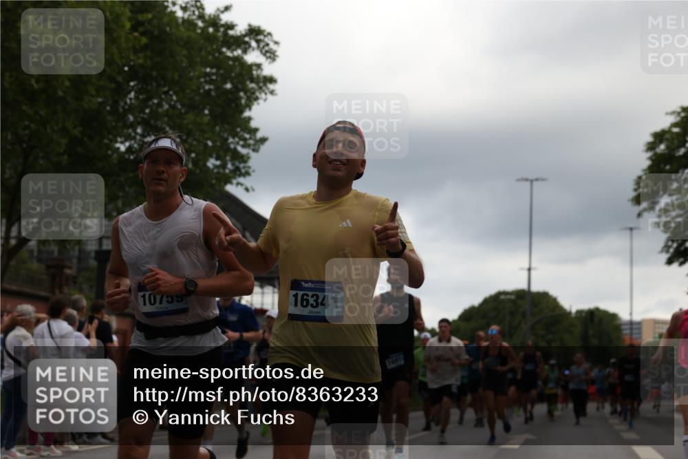 29.06.2025 - hella hamburg halbmarathon Yannick Fuchs http://msf.ph/oto/8363233 29.06.2025 10:53:18 20KM 2006, 2348, 2584, 2677, 2957, 2978, 3114, 3181, 3279, 3425, 3983, 4088, 4592, 5347, 5885, 6087, 6202, 6220, 6438, 6997, 7031, 7223, 7287, 8290, 10036, 10587, 10759, 10896, 10943, 11935, 11938, 12206, 12261, 12564, 12633, 12736, 12862, 13583, 13761, 14375, 14567, 14732, 14902, 14928, 14965, 15232, 15240, 15284, 15824, 16160, 16341, 16910, 16980, 17017, 17176, 17346, 17503, 17630, 18153, 18266, 18327, 18467, 18485, 18716, 19015, 19160 meine-sportfotos.de