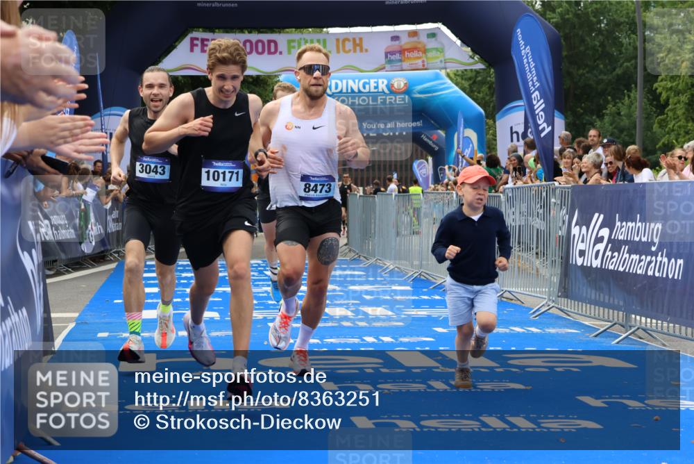 29.06.2025 - hella hamburg halbmarathon Strokosch-Dieckow http://msf.ph/oto/8363251 29.06.2025 10:29:08 Ziel 3043, 8473, 10171, 10351, 16157, 18874, 19194 meine-sportfotos.de