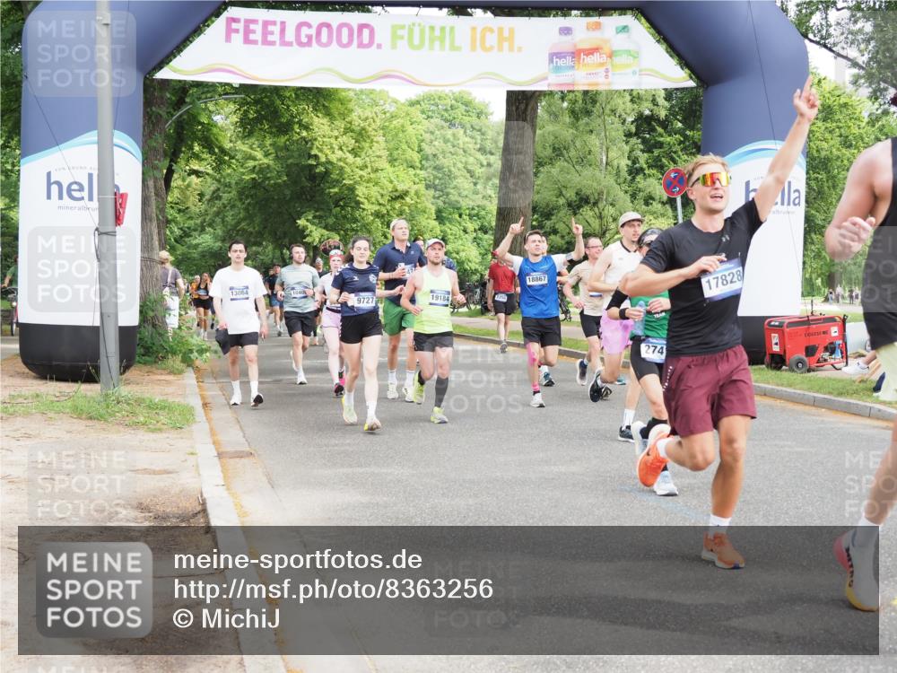 29.06.2025 - hella hamburg halbmarathon MichiJ http://msf.ph/oto/8363256 29.06.2025 10:43:27 Zwischen KM18-KM19 1972, 2083, 2741, 2982, 2996, 4152, 4594, 4813, 5418, 7037, 7547, 9727, 9820, 10093, 10133, 10665, 13064, 13245, 13474, 16121, 16434, 16679, 17468, 17758, 17828, 18117, 18125, 18208, 18867, 18899, 19184 meine-sportfotos.de