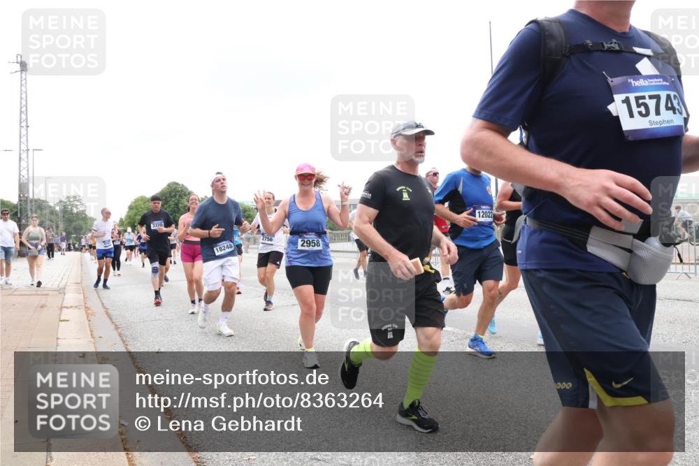 29.06.2025 - hella hamburg halbmarathon Lena Gebhardt http://msf.ph/oto/8363264 29.06.2025 10:48:28 Lombardsbrücke 3320, 2756, 18248, 2958, 12022, 15743, 1142, 1157, 1167, 1174, 1175, 1584, 1645, 1701, 2037, 2163, 2195, 2418, 2437, 2438, 2475, 2627, 2650, 2716, 2756, 2909, 2958, 3224, 3320, 3468, 3504, 3661, 3679, 3933, 4327, 4588, 5010, 5585, 5781, 5952, 6143, 7203, 7393, 7394, 7532, 7916, 7947, 7948, 8461, 8521, 8719, 8760, 8948, 9356, 9775, 9787, 9921, 10059, 10145, 10204, 10366, 10654, 10656, 10777, 10794, 11548, 11742, 11781, 13814, 13845, 15715, 16498, 16499, 16701 meine-sportfotos.de