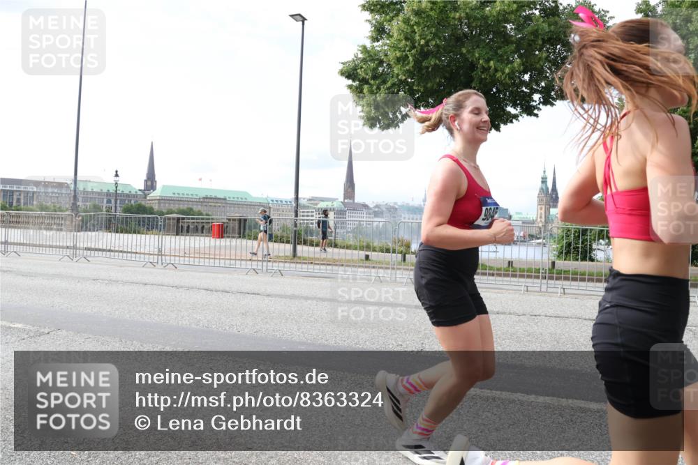 29.06.2025 - hella hamburg halbmarathon Lena Gebhardt http://msf.ph/oto/8363324 29.06.2025 10:14:18 Lombardsbrücke 9845, 1194, 1406, 1480, 1890, 2494, 2990, 3020, 3756, 3834, 3939, 4032, 4962, 5670, 6028, 6083, 6089, 6287, 6366, 6710, 7209, 7442, 7802, 7840, 7991, 8001, 8057, 8147, 8409, 8892, 9845, 9886, 10224, 10442, 10443, 11441, 11987, 12467, 12938, 13237, 13285, 13788, 14488, 15482, 15721, 15722, 15840, 16126, 17439, 17985, 18041, 18236, 18239 meine-sportfotos.de
