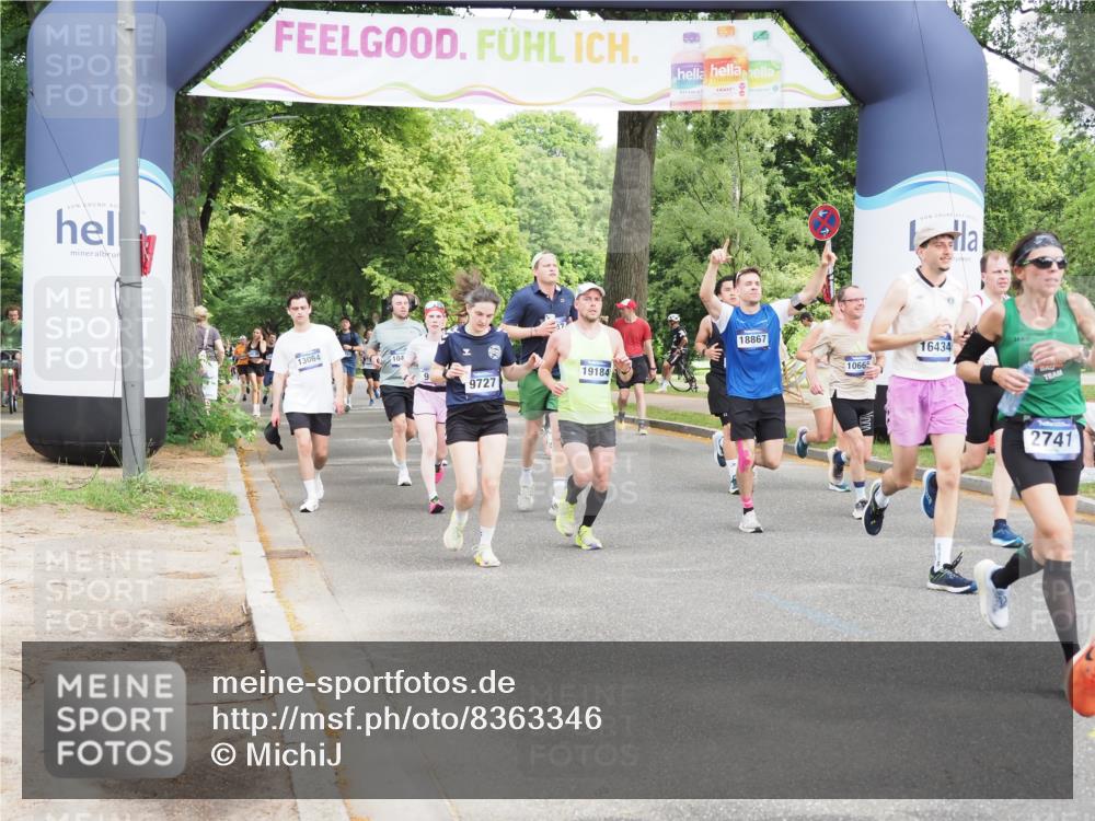 29.06.2025 - hella hamburg halbmarathon MichiJ http://msf.ph/oto/8363346 29.06.2025 10:43:28 Zwischen KM18-KM19 1972, 2083, 2741, 2982, 2996, 4152, 4594, 4813, 5418, 7037, 7547, 8968, 9246, 9727, 9903, 10093, 10133, 10408, 10665, 13064, 13245, 13474, 16121, 16434, 16679, 17468, 17758, 17828, 18117, 18125, 18208, 18867, 18899, 19184 meine-sportfotos.de