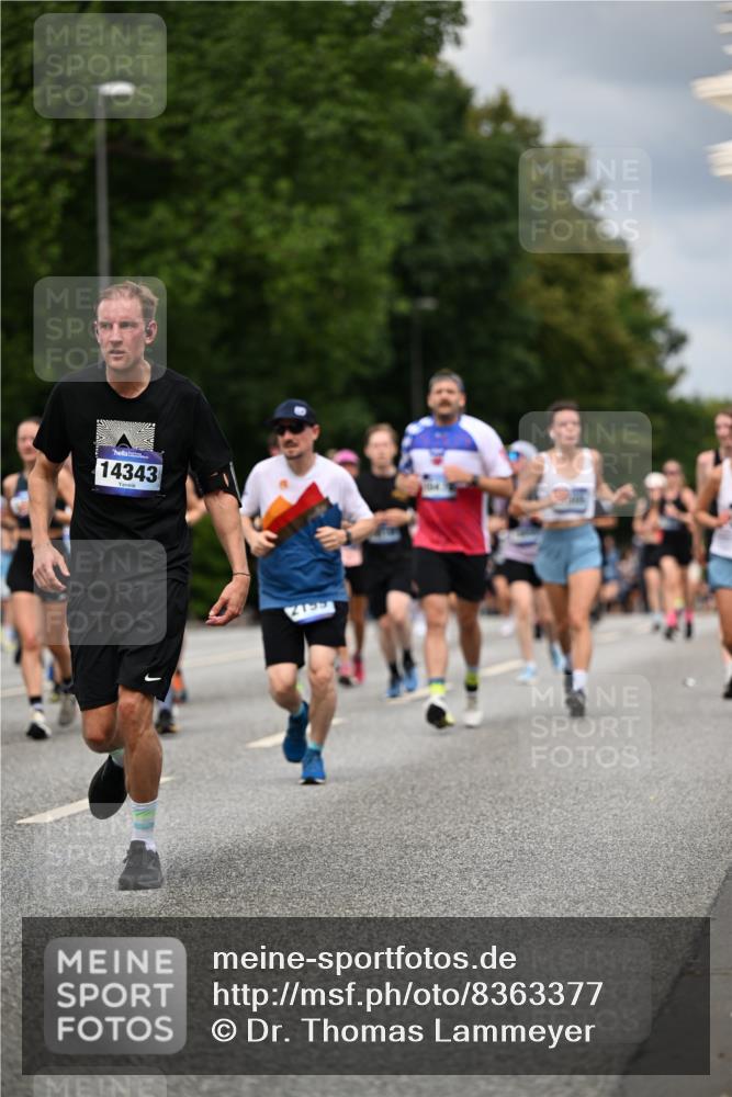 29.06.2025 - hella hamburg halbmarathon Dr. Thomas Lammeyer http://msf.ph/oto/8363377 29.06.2025 10:41:33 Kennedybrücke 56, 1022, 1118, 1276, 1339, 1488, 1490, 1597, 1819, 1952, 2104, 2199, 2272, 2480, 2552, 3165, 3230, 3714, 3873, 4347, 4442, 4618, 4733, 5146, 5224, 5560, 5640, 5940, 6243, 6584, 6804, 6821, 7085, 7202, 7235, 7544, 7707, 7823, 8315, 8758, 8843, 9054, 9055, 9288, 10024, 10112, 10159, 10476, 10762, 10798, 10919, 10931 meine-sportfotos.de