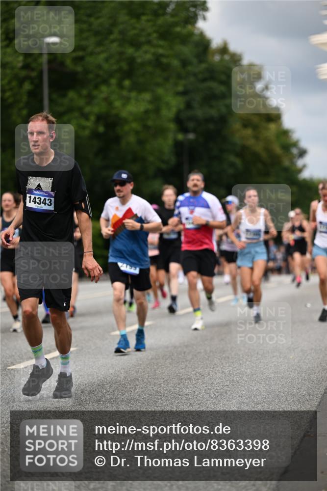 29.06.2025 - hella hamburg halbmarathon Dr. Thomas Lammeyer http://msf.ph/oto/8363398 29.06.2025 10:41:33 Kennedybrücke 56, 1022, 1118, 1276, 1339, 1488, 1490, 1597, 1819, 1952, 2104, 2199, 2272, 2480, 2552, 3165, 3230, 3714, 3873, 4347, 4442, 4618, 4733, 5146, 5224, 5560, 5640, 5940, 6243, 6584, 6804, 6821, 7085, 7202, 7235, 7544, 7707, 7823, 8315, 8758, 8843, 9054, 9055, 9288, 10024, 10112, 10159, 10476, 10762, 10798, 10919, 10931 meine-sportfotos.de