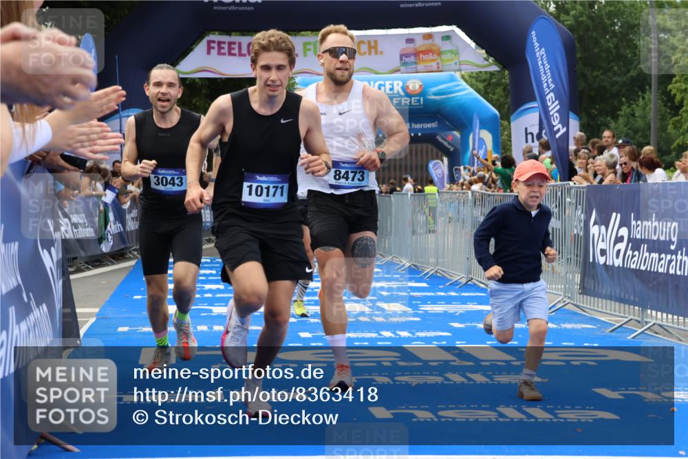 29.06.2025 - hella hamburg halbmarathon Strokosch-Dieckow http://msf.ph/oto/8363418 29.06.2025 10:29:08 Ziel 3043, 8473, 10171, 10351, 16157, 18874, 19194 meine-sportfotos.de
