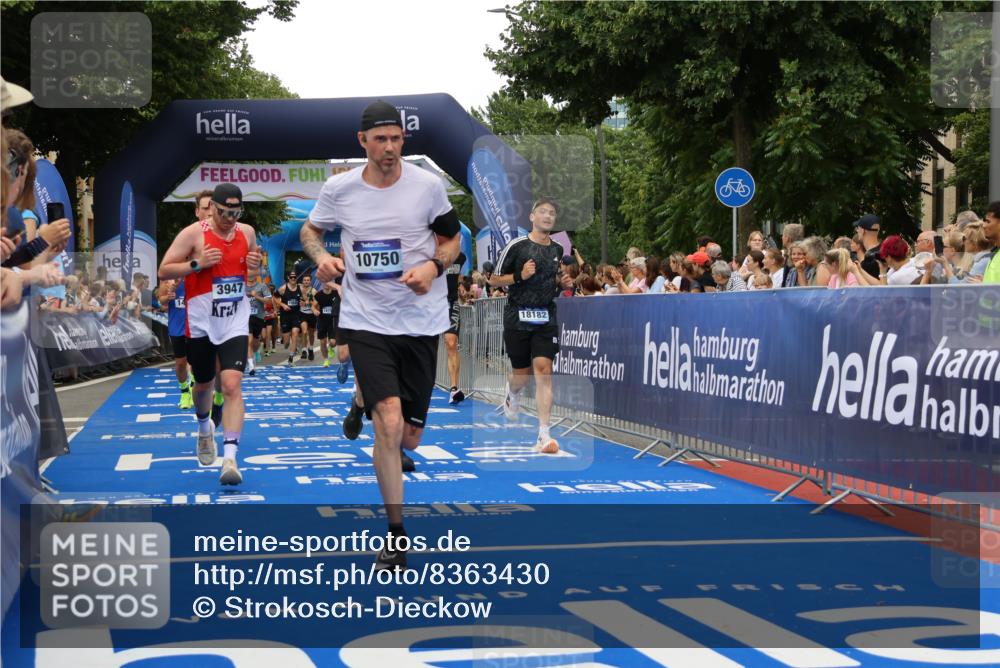 29.06.2025 - hella hamburg halbmarathon Strokosch-Dieckow http://msf.ph/oto/8363430 29.06.2025 10:50:49 Ziel 1466, 2234, 2788, 3654, 3947, 4839, 5018, 5115, 7052, 7369, 8205, 8572, 8657, 10750, 11551, 13687, 15362, 15395, 15426, 15643, 15720, 17129, 17908, 18182, 18229, 18370 meine-sportfotos.de