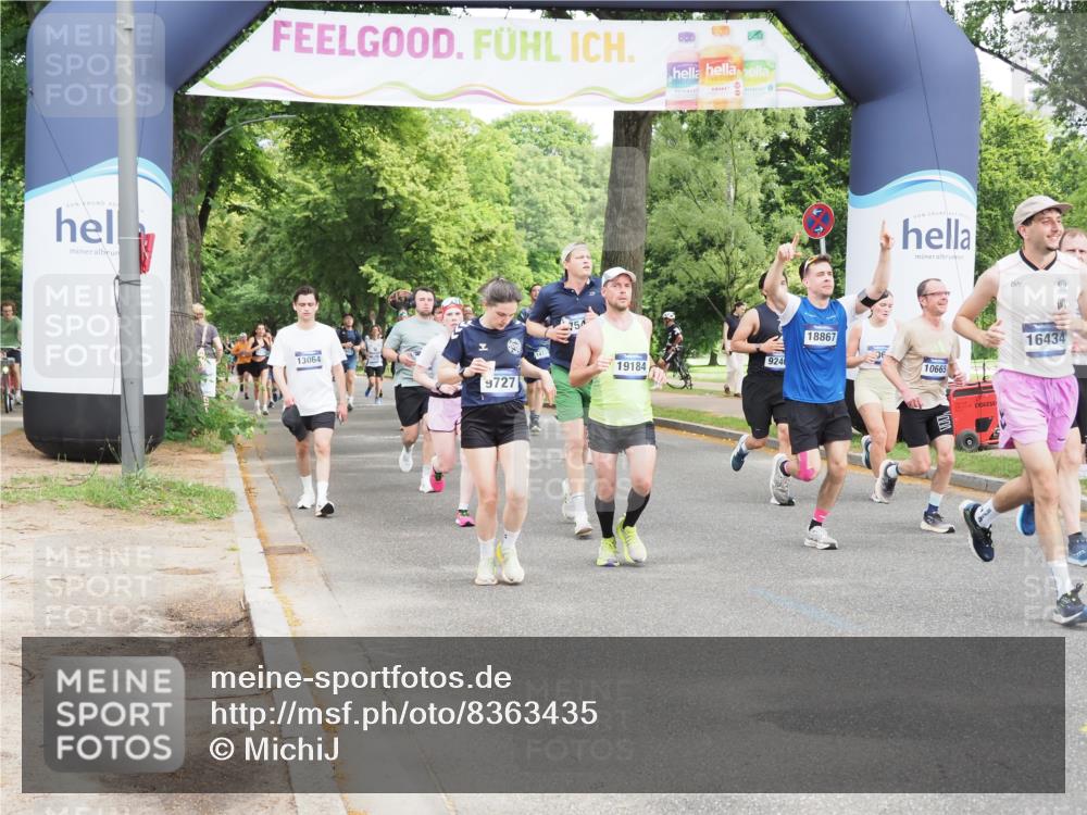 29.06.2025 - hella hamburg halbmarathon MichiJ http://msf.ph/oto/8363435 29.06.2025 10:43:28 Zwischen KM18-KM19 1972, 2083, 2741, 2982, 2996, 4152, 4594, 4813, 5418, 7037, 7547, 8968, 9246, 9727, 9903, 10093, 10133, 10408, 10665, 13064, 13245, 13474, 16121, 16434, 16679, 17468, 17758, 17828, 18117, 18125, 18208, 18867, 18899, 19184 meine-sportfotos.de