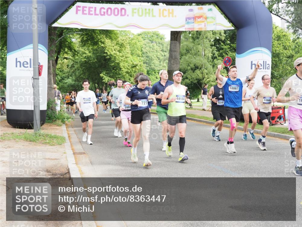 29.06.2025 - hella hamburg halbmarathon MichiJ http://msf.ph/oto/8363447 29.06.2025 10:43:28 Zwischen KM18-KM19 1972, 2083, 2741, 2982, 2996, 4152, 4594, 4813, 5418, 7037, 7547, 8968, 9246, 9727, 9903, 10093, 10133, 10408, 10665, 13064, 13245, 13474, 16121, 16434, 16679, 17468, 17758, 17828, 18117, 18125, 18208, 18867, 18899, 19184 meine-sportfotos.de